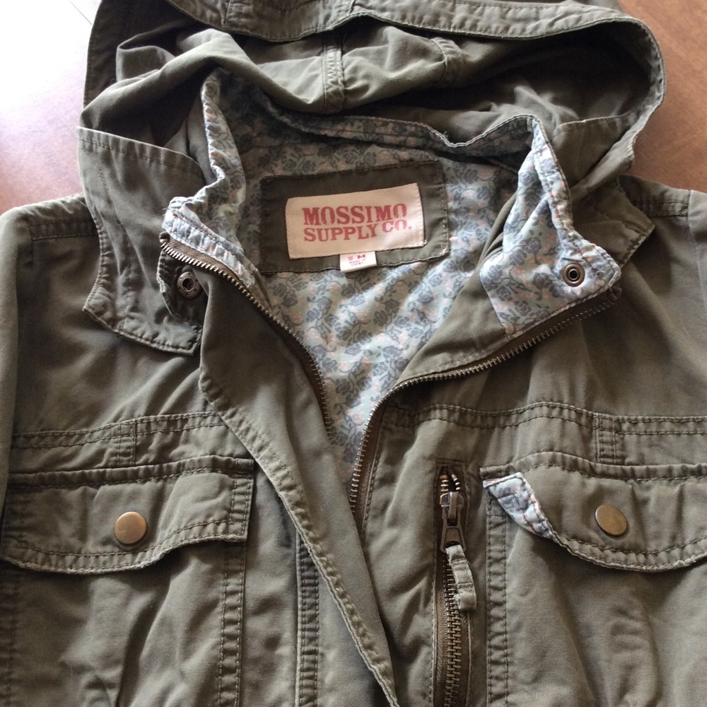 Olive hooded, belted jacket w/zip & snap closure